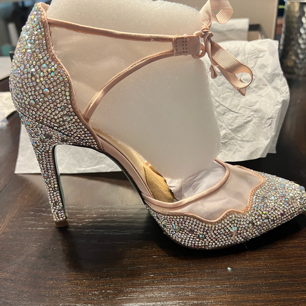 NEW Betsey Johnson Pumps - Picture 16 of 16